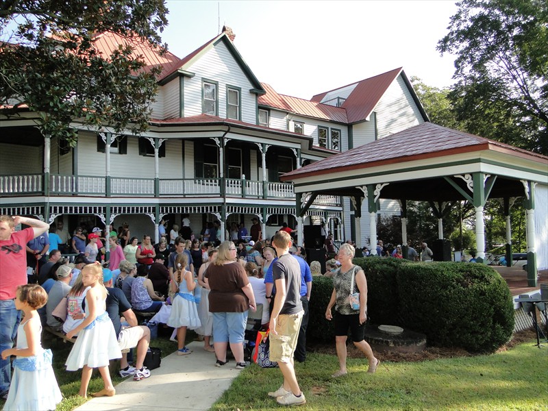 Lucas Mansion Stage Draws a Crowd