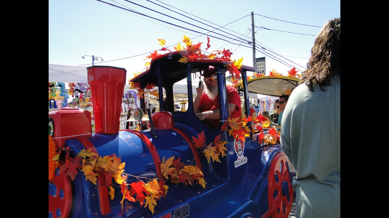 Little Blue Choo eases its way through the crowd!