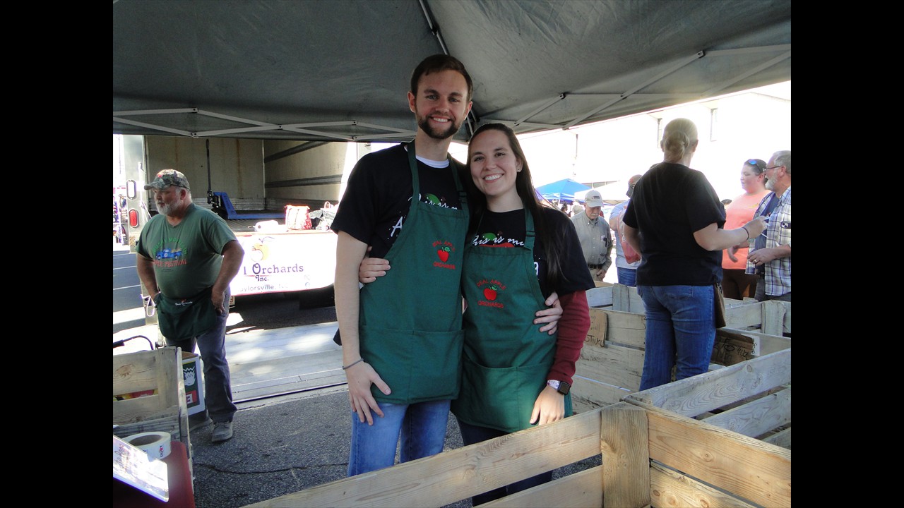 Deal's Apple Orchard - Danielle & Seth