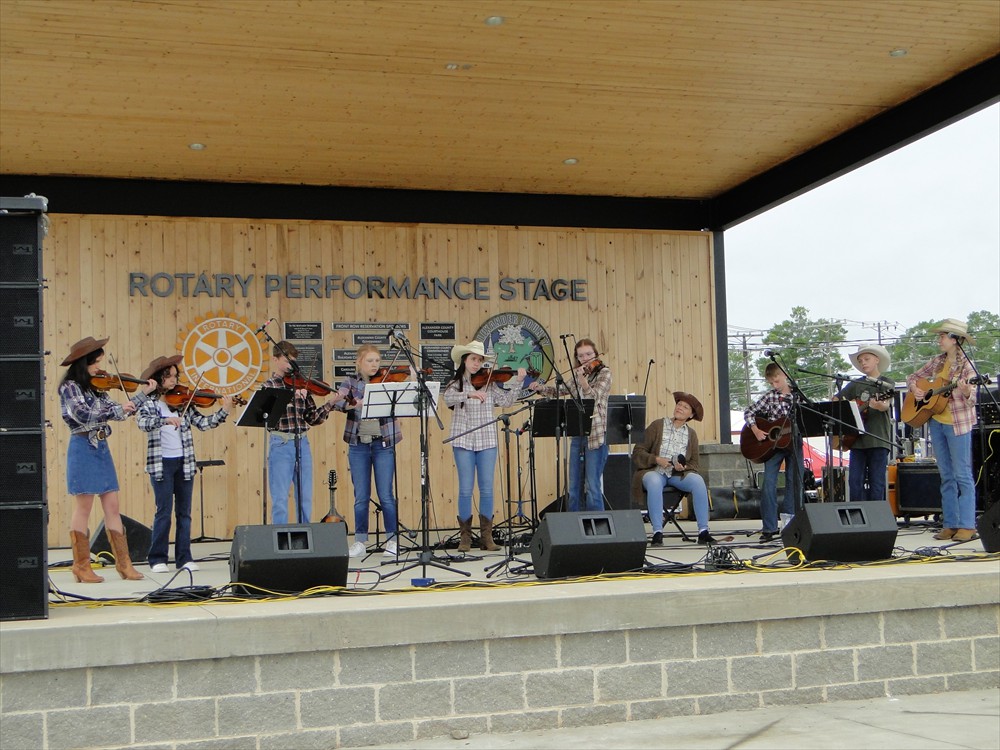 Main Stage presents the Fiddlers 3 of Studio 3 Music School. VIEW VIDEOS!