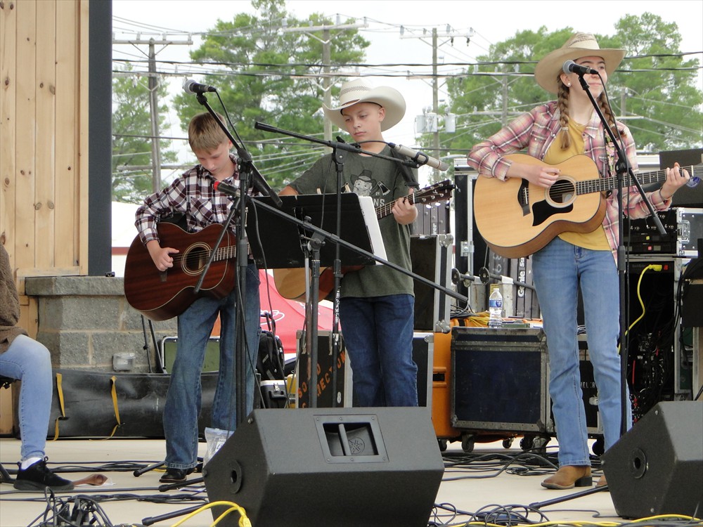 Main Stage presents the Fiddlers 3 of Studio 3. VIEW VIDEOS!