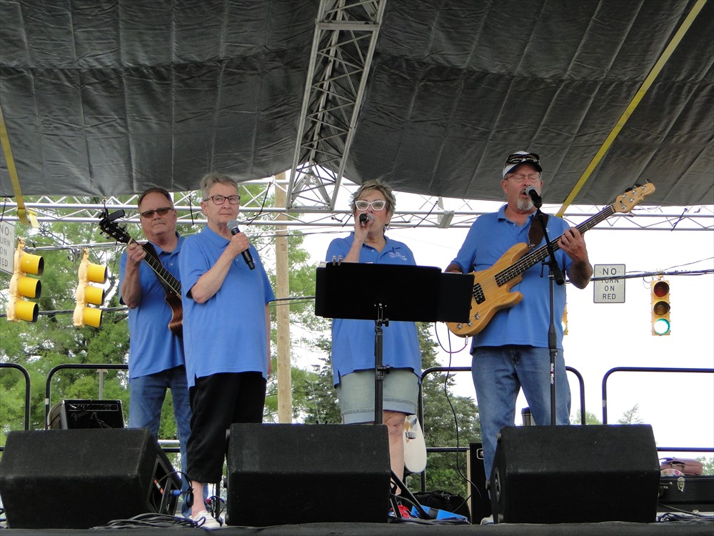 Gospel Stage presents the Barnes Family.