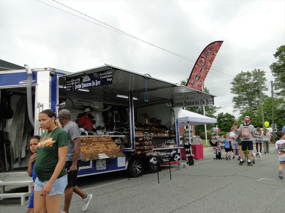 Let's visit some of the vendor's booths!