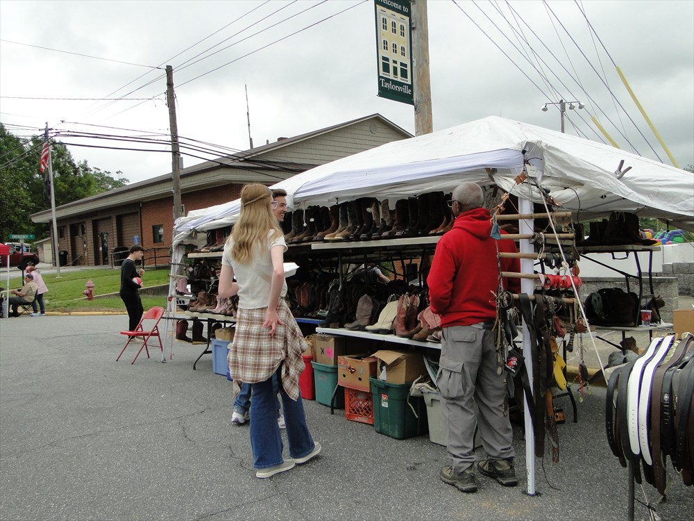 Let's visit some of the vendor's booths!