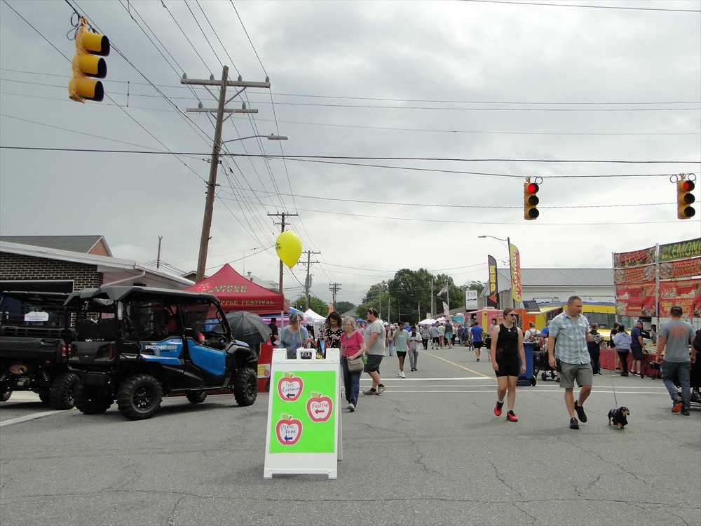 Although there were some clouds in the sky, lots of people were enjoying the day out! No sunburn!!
