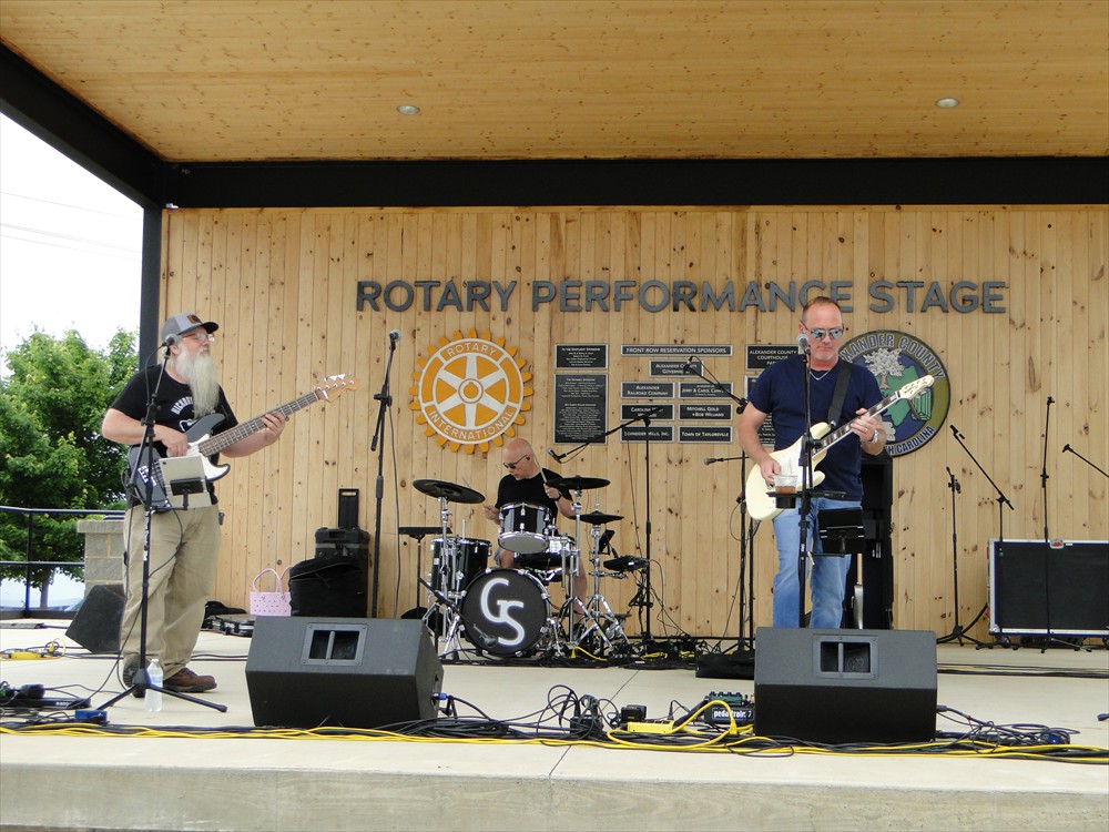 Main Stage presents Gun Shy. VIEW VIDEOS!